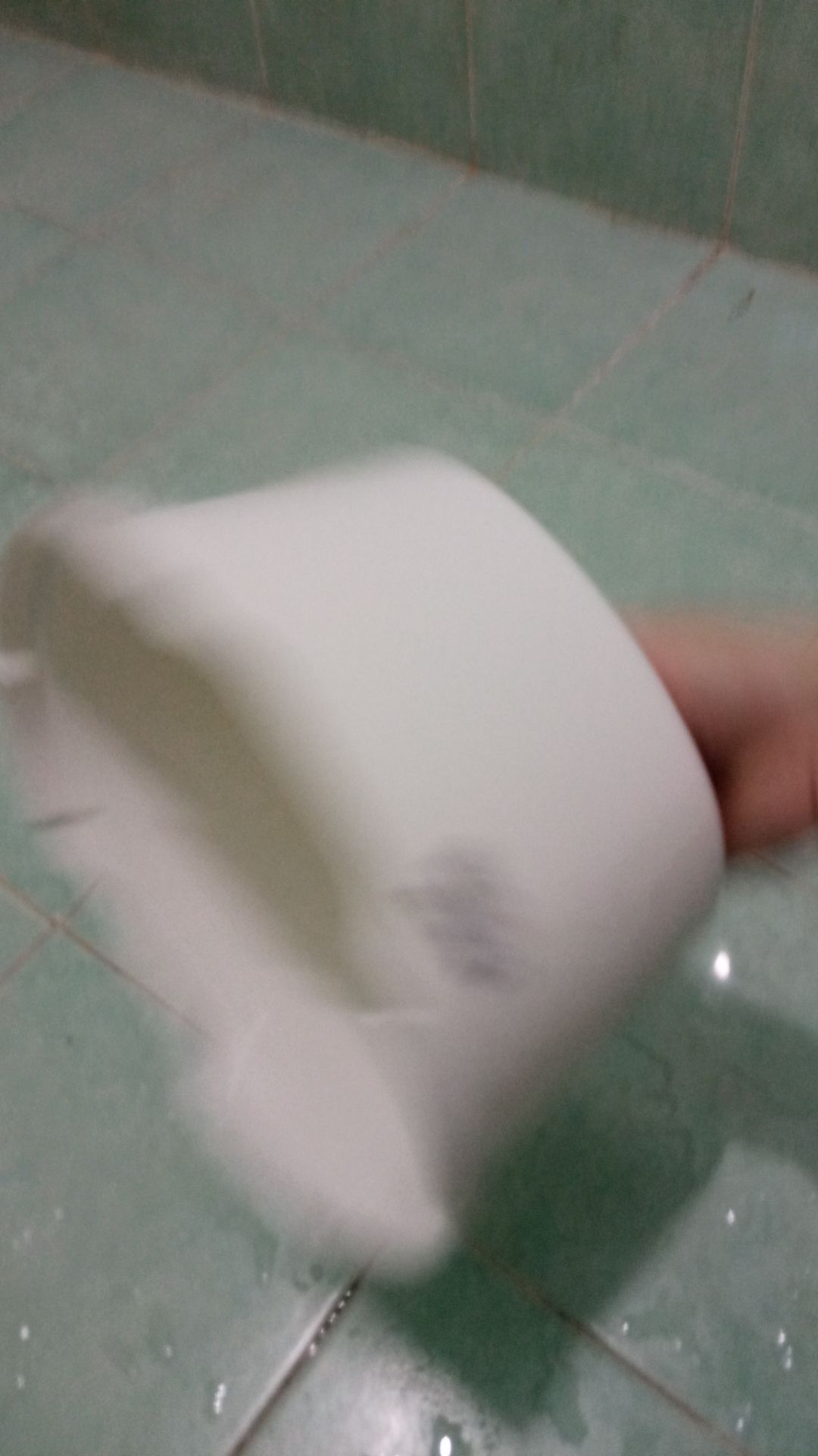 hàng đẹp, chất lượng tốt. ghế ngồi chịu lực 80kg. cao hơn mấy ghế khác 1 xíu. hơi dẹp nên tắm ngồi cẩn thận, dễ bị trượt