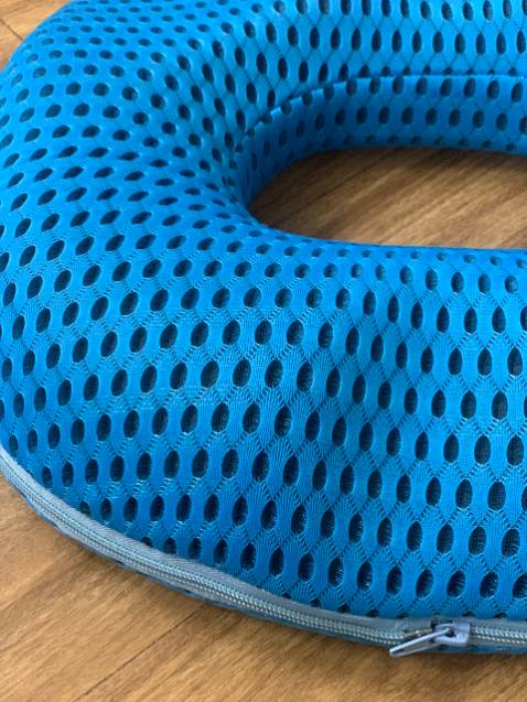 Sản phẩm đúng mô tả. Ngồi rất êm, ngồi lên thế chắc chắn mà giảm đỡ mỏi ê mông lắm. Mình ngồi văn phòng ngày hơn 10 tiếng, có em này cảm giác như đỡ mỏi đi bao nhiêu. Thế là đặt thêm 2c cho đồng nghiệp.  Shop tư vấn nhiệt tình, giá lại hợp lý. M ng nên mua.