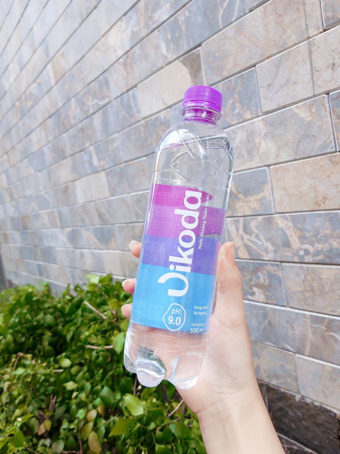 Nước khoáng kiềm thnh mát , thiết kế mới đẹp mắt, shop giao hàng rất là nhanh, nước khoáng vikida chất lượng, mình tin tưởng để dùng cho gia đình🥰