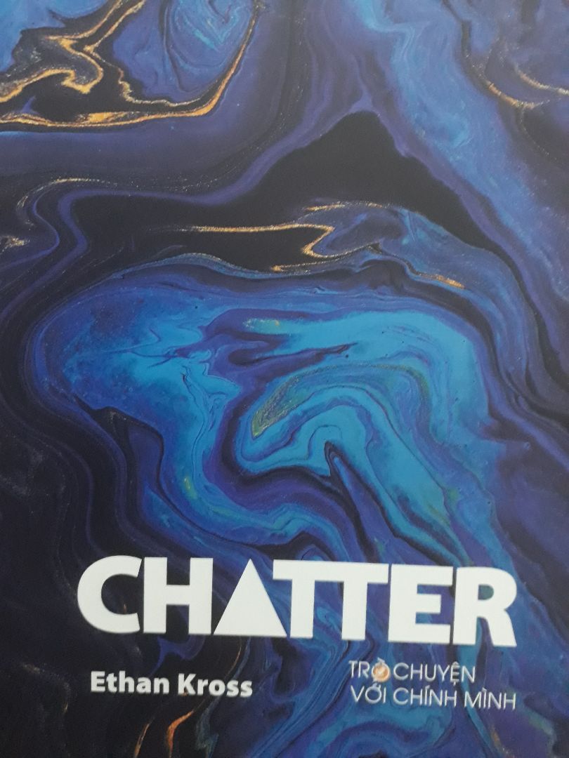 Đây là cuốn sách giúp bạn hiểu rõ hơn về tiếng nói nội tâm của cơ thể mình. kiểm soát tiếng nói nội tâm không những có thể giúp ta sáng suốt hơn mà còn củng cố tốt hơn mối quan hệ với bạn bè và người thân. ngoài ra ta có thể kết nói môi trường thiên nhiên lành mạnh hơn và quan trọng nhất là thay đổi trò chuyện ta có với chính mình có thể hoàn toàn thay đổi cuộc đời của chúng ta - Ethan Kross