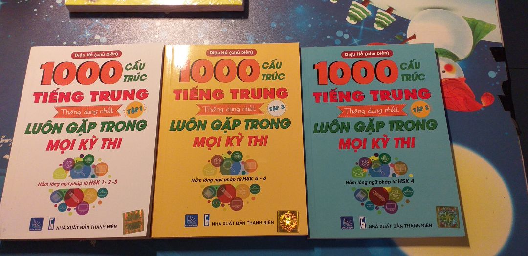 quyển hơi bé so với tưởng tượng nhưng nội dung thì khỏi bàn, rất phù hợp cho bạn nào có xu hướng tự học như mình. Bìa mới và rất sạch sẽ. Lúc đầu tưởng sẽ k mở đc đĩa CD nhưng shop lại có link để backup tài liệu và có hướng dẫn cực kì chi tiết nên mn ytam nha. Về Tiki thì giao hàng đúng hẹn, shipper cute ?