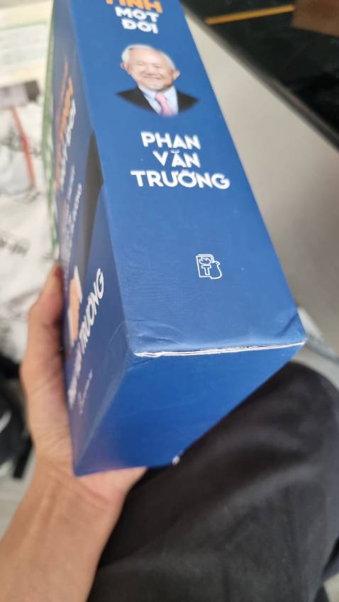 Sách ngọai hình đẹp. Giấy đẹp, shop có quà dễ thương. Hơi cấn góc 1 tí do bên giao hàng ko cẩn thận. Thời gian giao hàng lâu hơn dự kiến.