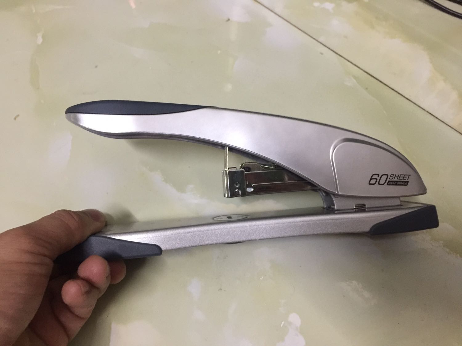 Ghim được tầm 35 tờ , nói chung dùng trong văn phòng là rất ok