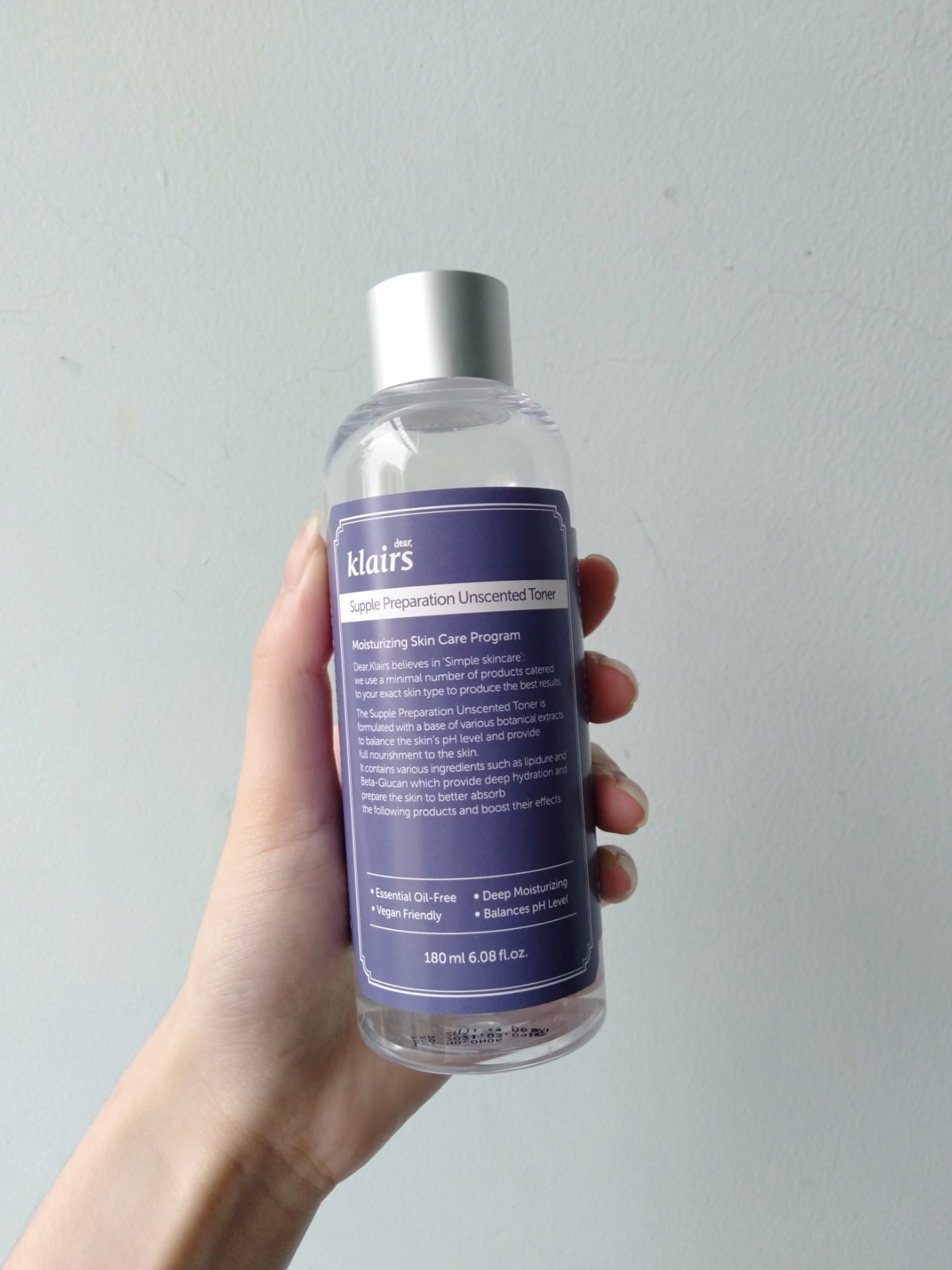 Sản phẩm có hạn sử dụng siêu mới ạ ☺️ Toner không mùi rất dịu nhẹ, giúp cấp ẩm da rất tốt luôn nà ^^ Shop gói hàng rất cẩn thận và chắc chắn, thời gian giao hàng cũng siêu nhanh (2 ngày từ khi đặt là nhận được ^^). Em cảm ơn shop nhiều ạ ?❤️