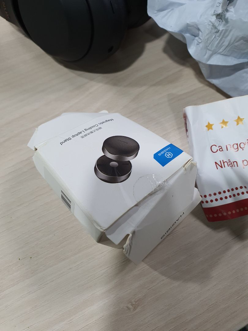 nhận hàng, khui ra thì thấy như vậy. May mắn là sản phẩm khá cứng nên không ảnh hưởng nhiều.