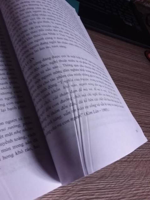 Nghe nói sách hay nên mình cũng mua mua về tham khảo . Giao hàng có phần hơi lâu( 6 ngày) và sách thì bị cong bìa , nhăn mấy trang lận . Điều này làm mình khá khó chịu . phiền nhà bán bọc kỹ cho khách hơn nữa đi nha=))hy vọng nd không làm mình thất vọng!