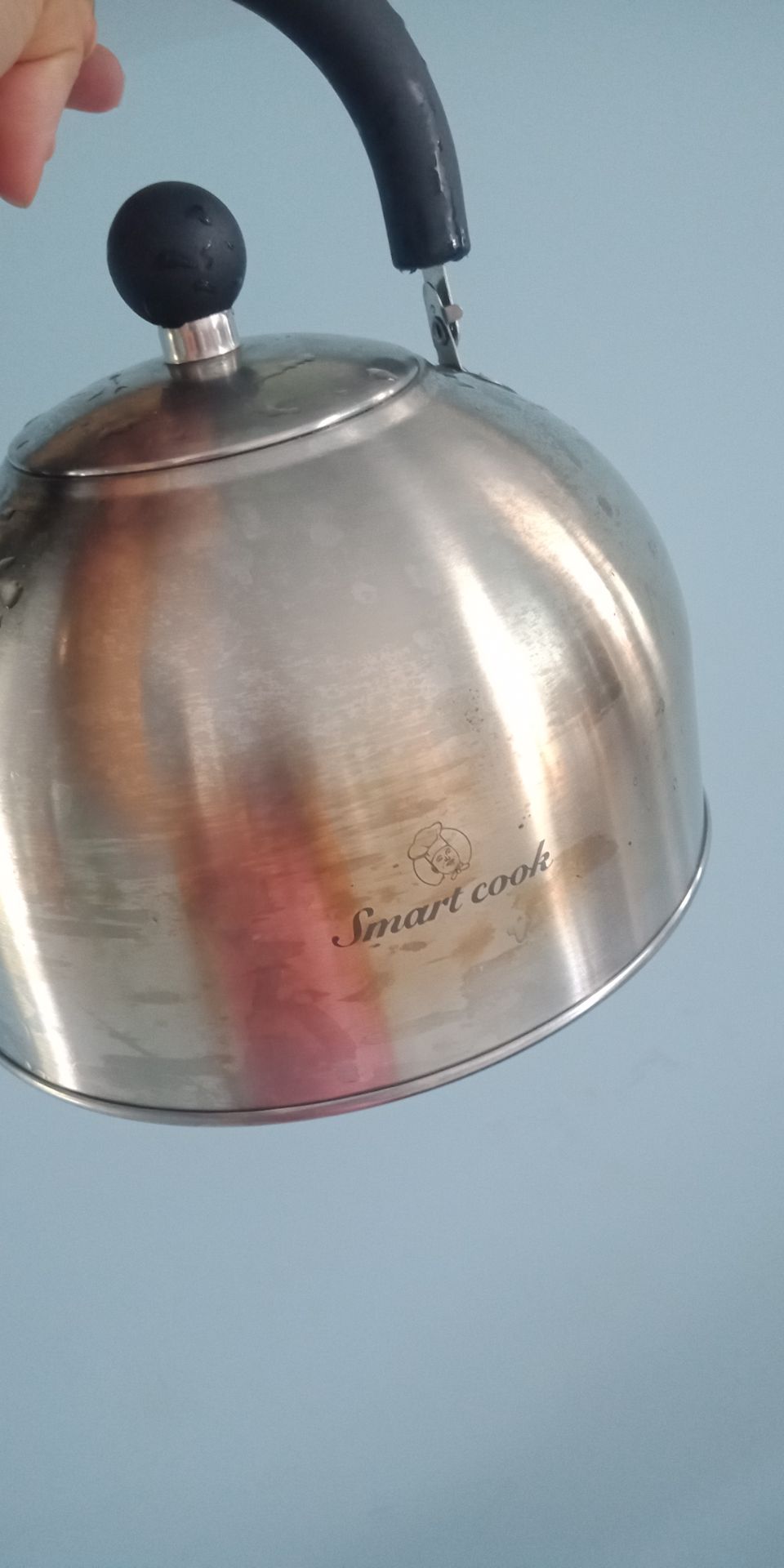 đóng gói rất ôk.nhưng khi nhận logo hình như đã được sơn lại,nấu vài lần ấm đã ngã màu.