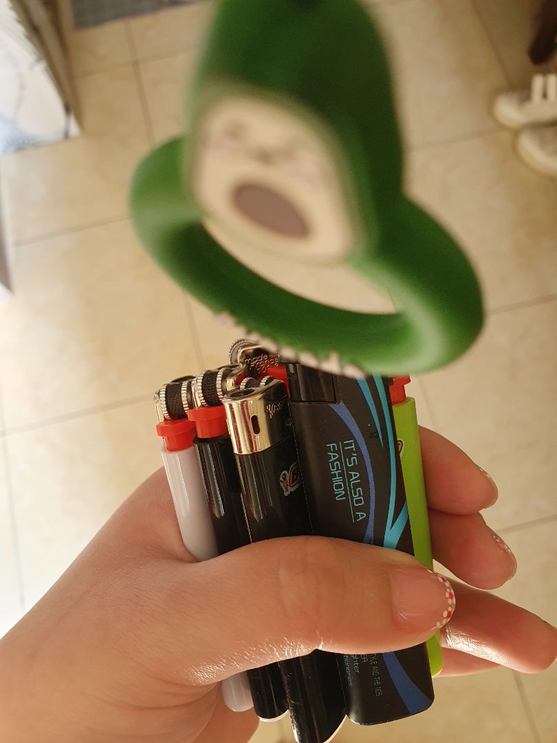 Shop ship hàng nhanh lắm, mình ở tỉnh mà 1 ngày nhận được. Có gift 1 bật lửa, màu thì không mix Full màu như hình nhưng cũng ok vì chất lượng tốt. Sẽ tiếp tục ủng hộ shop, 5*.