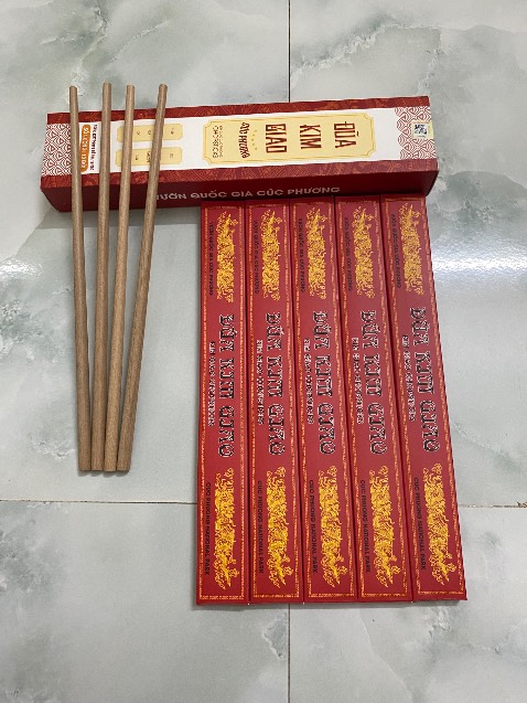 Đũa rất đẹp bóng nhẵn tròn đều kích thước vừa phải thơm mùi gỗ Đũa rất đẹp bóng nhẵn tròn đều kích thước vừa phải thơm mùi gỗ