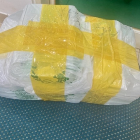 Đóng gói ổn, chất lượng khăn tốt, mềm, êm. Khăn nén chất vải dày, thấm hút nhanh lắm. Đáng tiền lắm nhe. 
Bị lỗi chính tả trên bao bì nha chủ shop. Nhưng cũng không ảnh hưởng gì, viên nén nén chặt chắc lắm, okela nha.