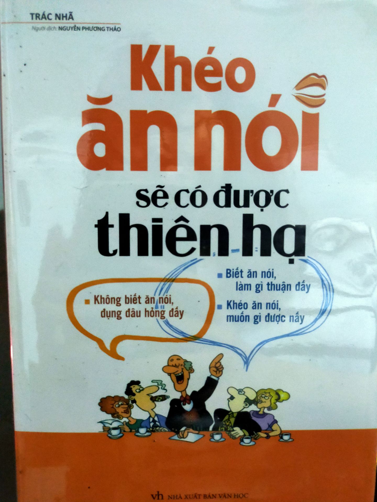 mình mua quyển sách này để cải thiện kĩ năng giao tiếp, thứ làm mình mất tự tin nhất. cảm quan ban đầu là sách đẹp, chữ in rõ và giấy dày dặn. tuy chưa đọc hết nhưng có thể thấy rõ sách có nhiều tình huống khác nhau cho người đọc dễ nắm bắt hơn.