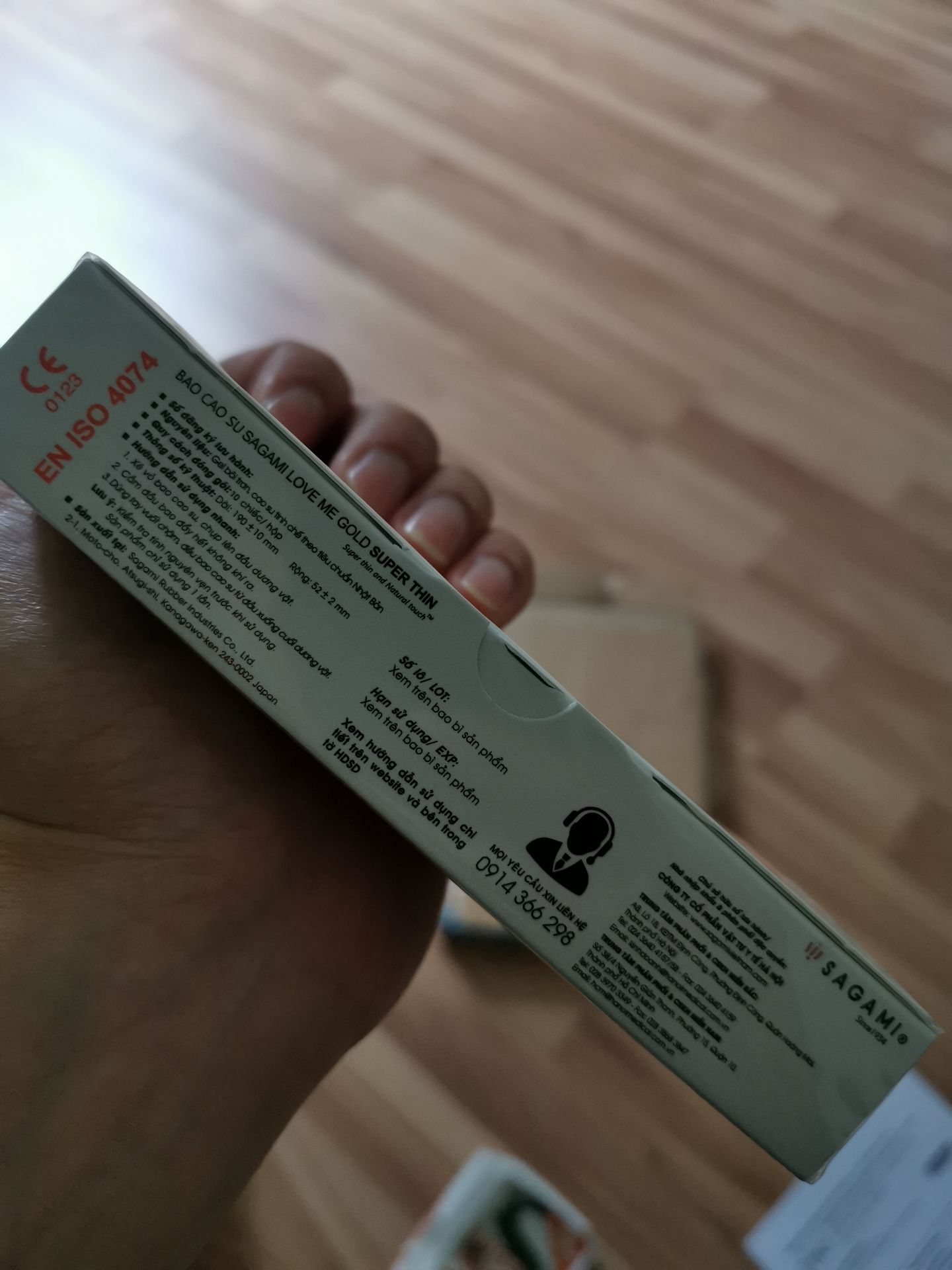 Lần trước mình mua thì hàng nhìn khác, lần này mua sao hộp toàn tiếng Anh với tiếng Việt, trong khi là hàng của Nhật, vậy cho mình hỏi là mẫu thay đổi hay đây có phải hàng chính hãng không?