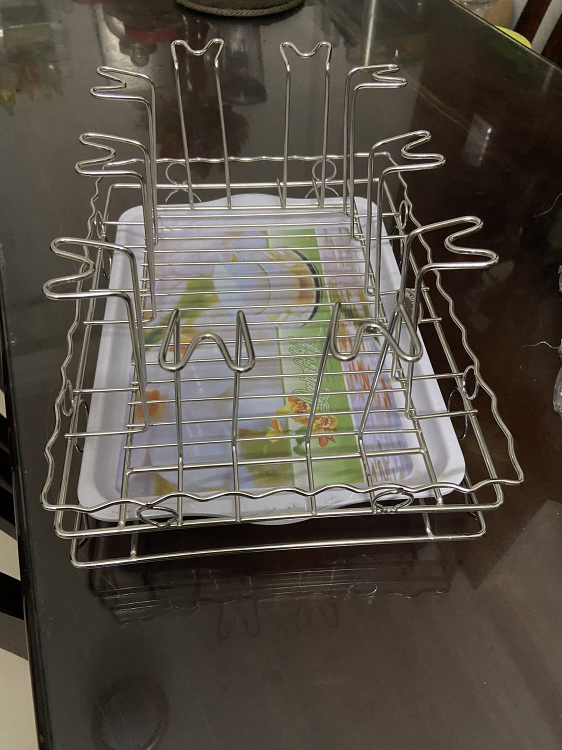 Sản phẩm nhìn rất đẹp và chắc chắn, úp được nhiều ly và thậm chí còn để được ấm trà nhỏ. Khay nhựa dễ lấy ra lau chùi.Giá cả hợp lý,giao hàng nhanh. Đáng mua nha mọi người