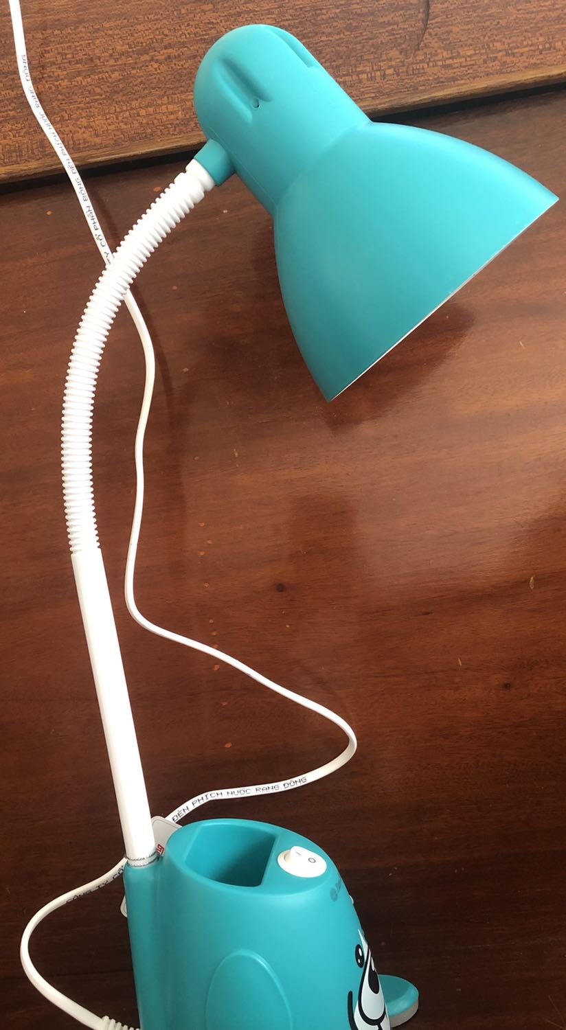 Giao hàng nhanh, nhiệt tình. Sản phẩm đóng gói rất cẩn thận, đèn đẹp, nhỏ gọn, ánh sáng dịu mắt. Nên dùng để bảo vệ mắt.