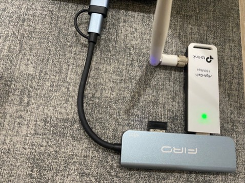 Tốc độ truyền nhanh
Nhỏ gọn độ hoàn thiện tốt
Có 2 đầu chuyển đổi USB hoặc TYPE C dùng rất tiện lợi.
Leb báo HUB