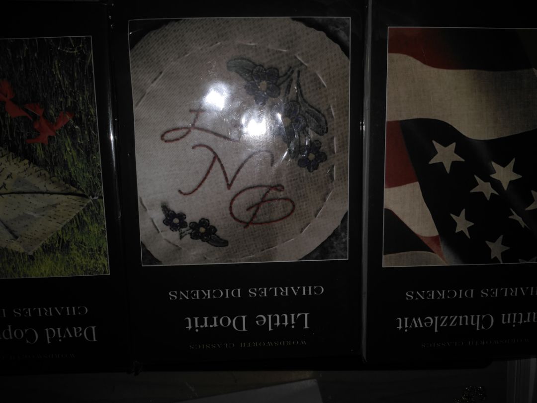 sách hay, đều là những tựa hay và được đón đọc nhiều nhất của charles dickens. Shop chuẩn bị hàng cực kỳ chu đáo và kỹ lưỡng. Bên ngoài từng quyển còn được cẩn thận bọc nilon. Sách về tay mình phưng phức mùi giấy mới. Iu shop nhìu nhìu