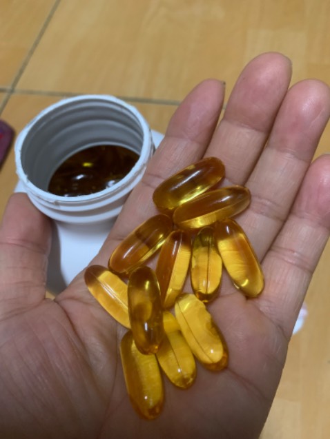 Check mã vạch hàng của Mỹ, còn niêm phong nhưng tem dán ko được thằng, nhăn nhúm ko biết có phải hàng thật ko. A shiper vui vẻ nhiệt tình, giao hàng nhanh.