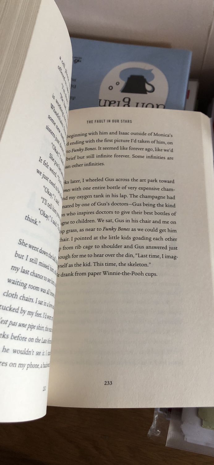 Lần đầu mình mua sách tiếng anh đọc. Mình đã có trải nghiệm rất tốt luôn, chỉ hơi thất vọng về chất lượng của trang giấy thôi, dễ bị vàng ố và k thể sd highlight hay note bút nước lên được. Lần đầu mình mua sách tiếng anh đọc. Mình đã có trải nghiệm rất tốt luôn, chỉ hơi thất vọng về chất lượng của trang giấy thôi, dễ bị vàng ố và k thể sd highlight hay note bút nước lên được.