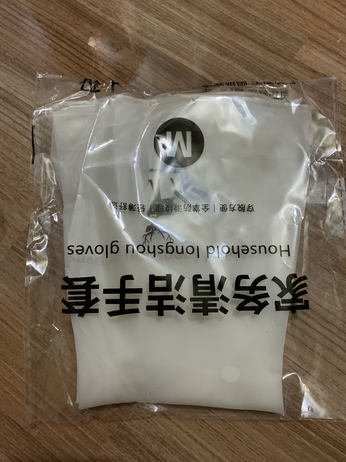 Dùng để lau giày sneaker nhanh, sạch, tiện tuy nhiên mùi xà phòng hơi nồng. Hàng trung quốc Dùng để lau giày sneaker nhanh, sạch, tiện tuy nhiên mùi xà phòng hơi nồng. Hàng trung quốc