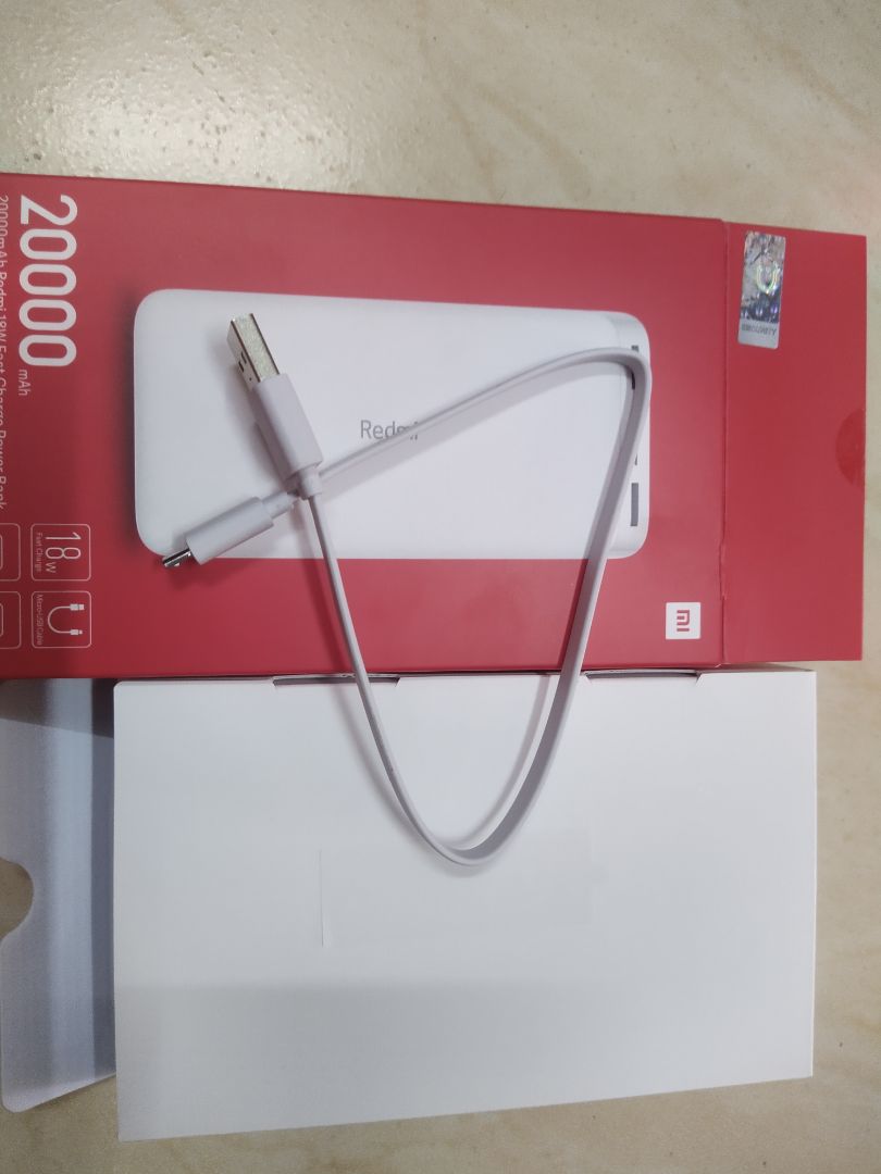 1/ dịch vụ tốt, giao hàng nhanh hơn dự kiến 1 ngày, còn nguyên seal. tuy nhiên hộp to hơn sản phẩm nhưng ko có chèn nilong hay giấy để giảm sock.
2/ sản phẩm có tem digi world là nhà phân phối chính hãng xiaomi. nhược điểm là tặng cap miro usb chứ ko phải type-c. khe hở giữa mặt lưng và viền cạnh ko dc đẹp lắm.
3/ chưa sử dụng nên chưa đánh giá chất lượng sản phẩm dc.