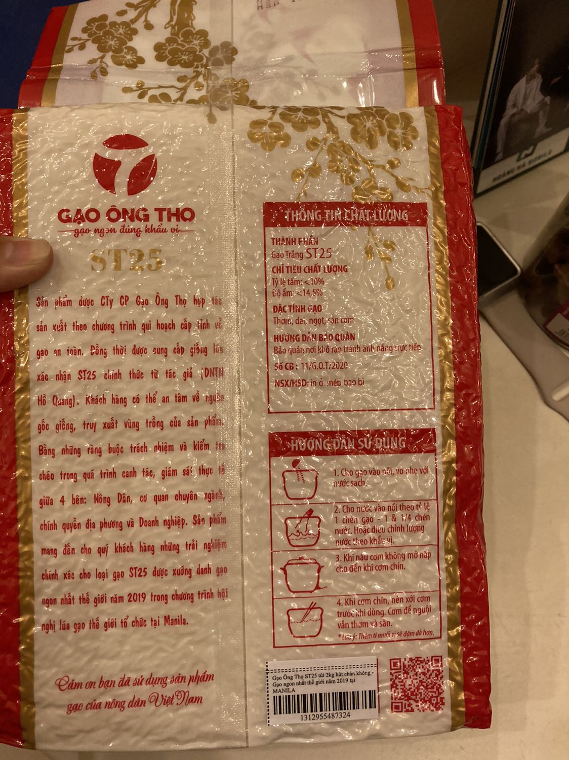 Giao hàng siêu nhanh. Mới order tối hqua sáng ra đã giao đến rồi. Chất lượng thì khỏi phải chê rồi. Đúng nhãn hiệu xịn xò và bao bì đóng gói hút chân không rất gọn gàng. Vote 10 sao cho shop nhé. Ăn hết lại mua tiếp nhe! ☺️