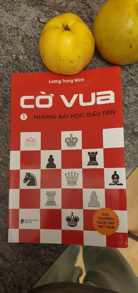 Mình cần mua quyển sách cho con, gửi sang nước ngoài cho con đọc và học, giá trị thì k lớn nhưng công đem tận sang nước ngoài mới vất vả, người nhà ở nhà k biết nêm cứ nhận thôi, sang tới nơi mình nhận mới phát hiện ra bạn giao sách nhầm. Con mình mong ngóng bao ngày rồi kết quả nhận quyển sách nhầm. Mình quá thất vọng với cách làm việc cẩu thả của shop. Tiền thì vẫn thu tiền của sách này trong khi giao sách khác.