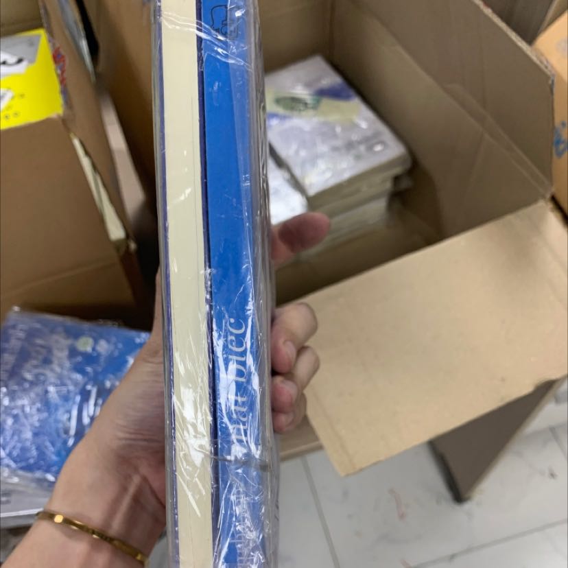 Bọc gói cực kỳ cẩn thận ah, sáng đặt chiều ship đến rồi. Mình đang cần mua gấp, lên tiki mới đặt được hàng đúng thời gian. Sách xịn lắm nha. Cảm ơn shop