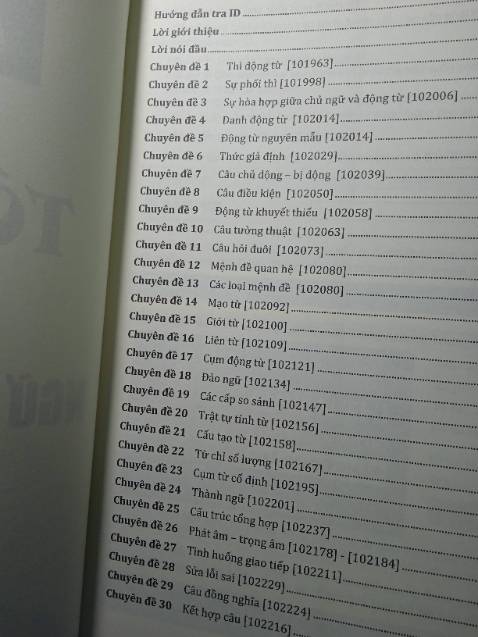 sách ổn nha mn, dày, nặng, cầm chắc tay,nhiều hơn so với mình tưởng tượng nữa, lúc nhận mình cx ngỡ ngàng lắm=)), có 30 chuyên đề, nhiều dạng bài tập, có sơ đồ tư duy nhìn dễ hiểu nữa.... nchung là khuyến khích mn nên mua sách này nho. Mình nghĩ shop nên gói bọc chống sốc cho sách, khi nhận sách bị cong góc, dính vết mực nhma cx kh ảnh hưởng bên trong sách nên duyệt nha ♡