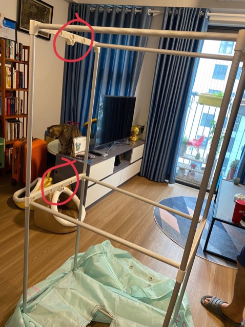 Thiếu hai thanh treo ngang mà không liên lạc được với shop hay tiki. Thiếu hai thanh treo ngang mà không liên lạc được với shop hay tiki.