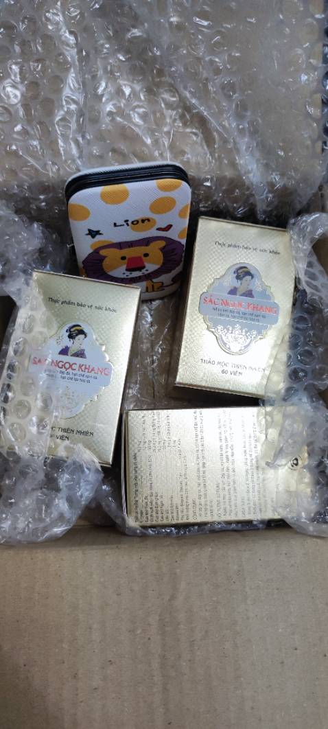 Mình uống được tháng thấy da cải thiện, ngủ ngon và sâu hơn. Mua lần này là lần thứ 3 , mua combo được tặng quà rất dễ thương nha. Tiếp tục ủng hộ