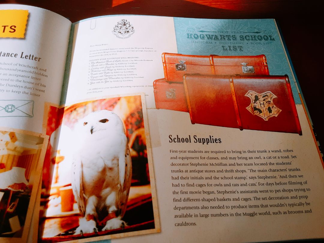 Sách đẹp, tốt, thơm. Lúc đầu mới mở ra thì mình kiểu bất ngờ vì còn sách còn đi kèm những thứ như hình dán, thư, bản đồ,...Tóm lại là bạn nào là fan của Harry Potter thì siêu recommend 👌👌 nha, không làm mọi người thất vọng đâu