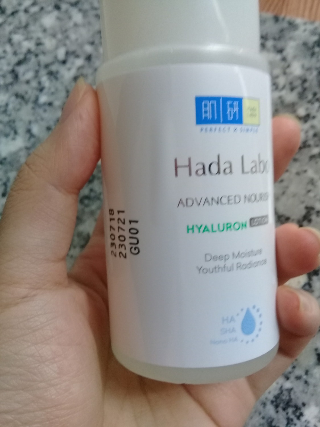 Tiki có chạy deal sản phẩm này trong đợt sinh nhật Tiki vừa rồi và mình mua thử. Không bàn đến chuyện vận chuyển lâu, cái đó mình chấp nhận được, nhưng Tiki gửi cho mình sản phẩm tồn kho, sản xuất từ năm 2018, thậm chí bao bì này bây giờ chẳng còn trên thị trường. Xem các đánh giá khác thì sản phẩm bán bình thường vẫn gửi loại mới, date mới, bao bì mới. Phải chăng do mình mua hàng deal nên Tiki giao như vậy? Cảm thấy thực sự không tôn trọng khách hàng.