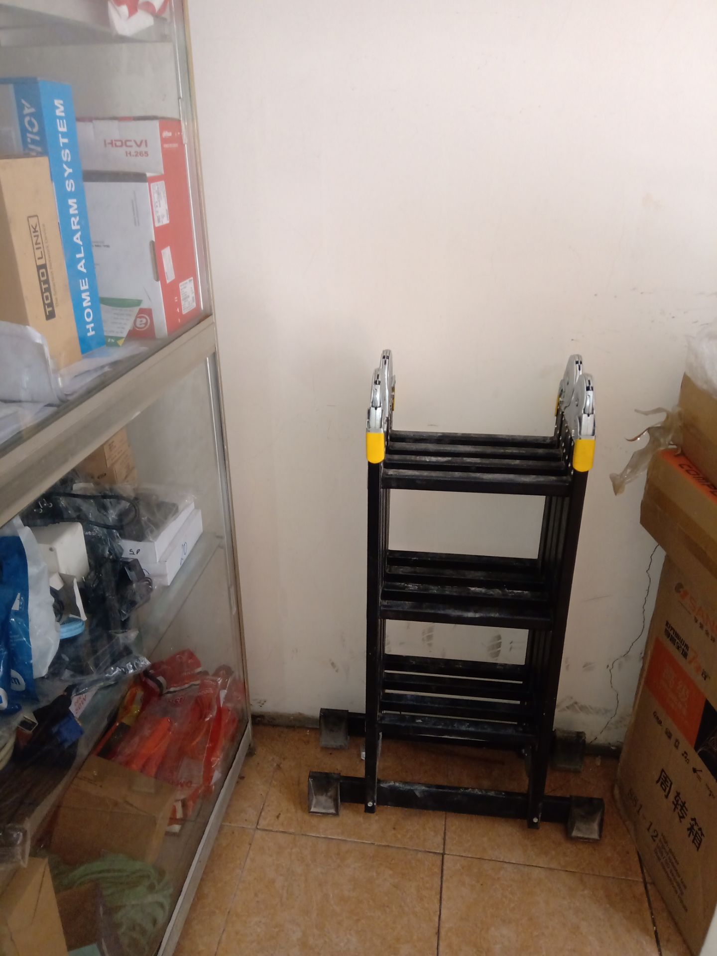 Thang chuẩn và chắc chắn an toàn phù hợp cả với thợ thi công ! cảm ơn Nhà *** chuẩn !