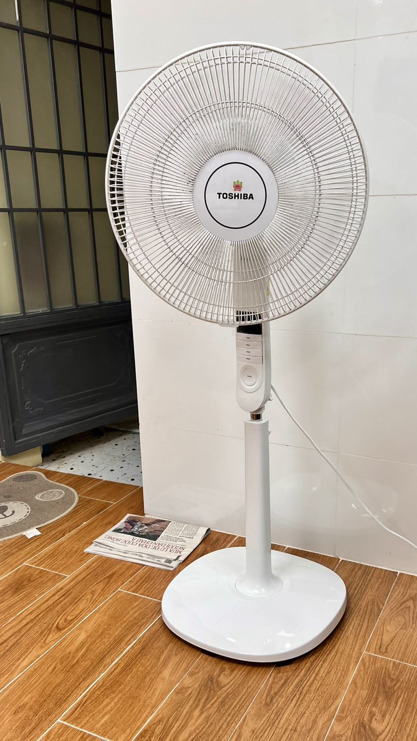 Giao hàng nhanh, mình mua quạt gần 1 tháng giờ mới đánh giá, quạt chạy êm,mát