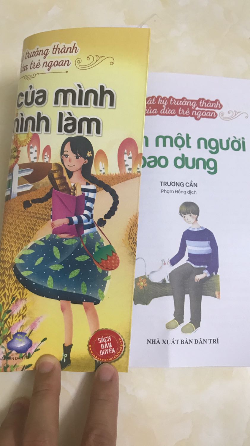 Bìa “việc của mình mình tự làm”. Nội dung trong là “ làm một người bao dung”. Trước giờ luôn tin tưởng sách của Tiki mà giờ thấy vọng quá