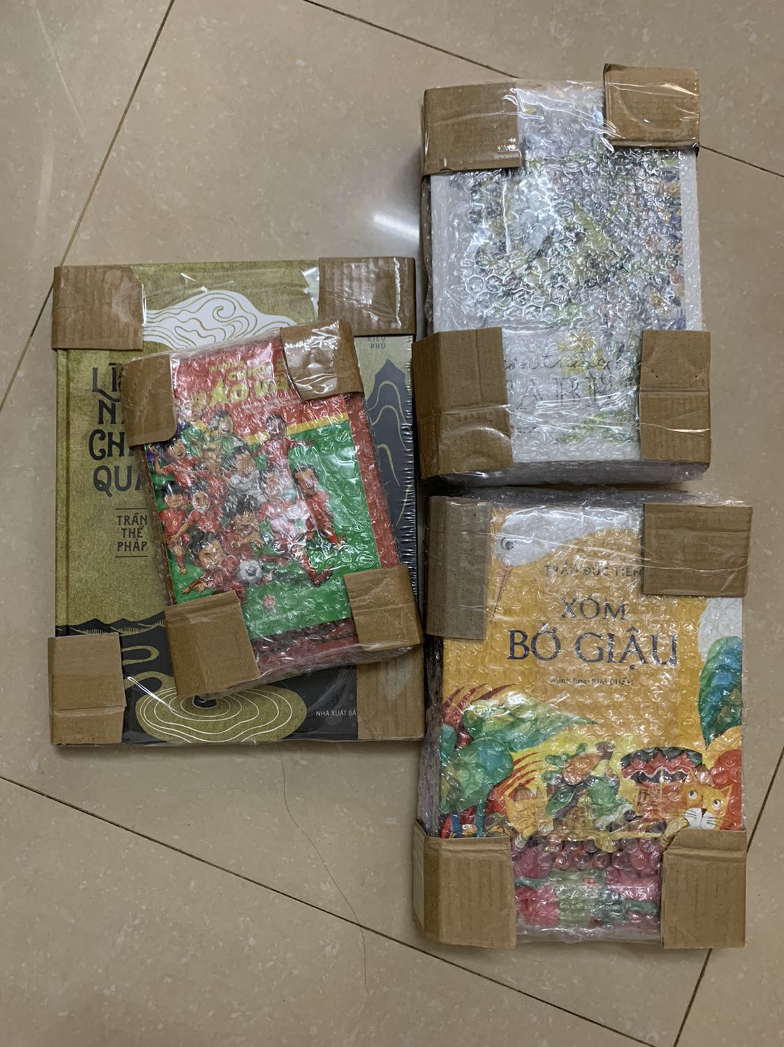 Đơn hàng nặng ký nhất của mình từ trước tới giờ. Cảm ơn đội anh Bình Bán Book nhiều. Xứng đáng 5 sao