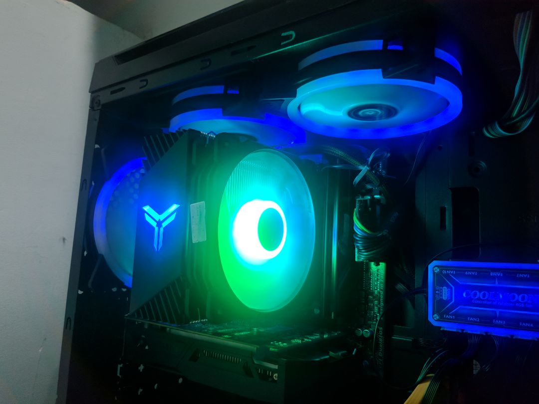Tản to thật. Lắp vào nhiệt cpu xuống hơn 10°C. Quạt cũng màu đẹp thật. Một điểm trừ là cực kỳ khó lắp và phải có sẵn tấm backplate mới lắp được Tản to thật. Lắp vào nhiệt cpu xuống hơn 10°C. Quạt cũng màu đẹp thật. Một điểm trừ là cực kỳ khó lắp và phải có sẵn tấm backplate mới lắp được