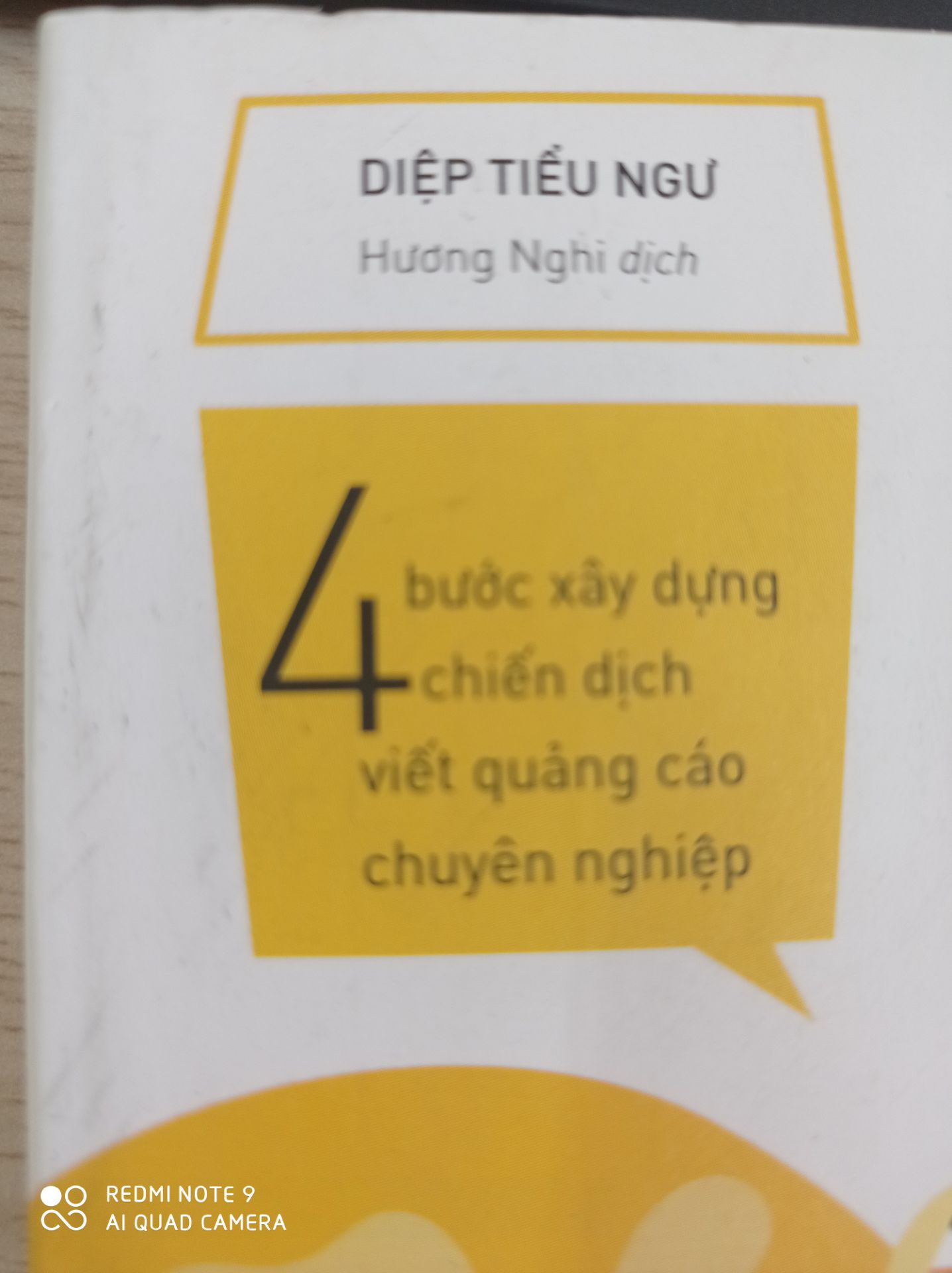 Hôm qua vừa đặt hàng, hôm nay nhận được luôn mình rất vui nhưng ko ngờ mở ra thì sách lại tệ như thế này. Sách bẩn, xước và cũ kỹ như kiểu nhét kho quá lâu, lấy ra cho khách cũng ko thèm kiểm tra lại. Trong khi hai cuốn còn lại được bọc mới kỹ càng. Mình vẫn hay mua sách ở Tiki, sau này vẫn sẽ ủng hộ, nhưng mấy lần như thế này rồi, đến lần này sách bẩn ko chịu được mới phải để lại đánh giá. Mà chẳng lẽ bây giờ lại đi đóng gói lại đổi trả rất mất công. Mong Tiki biết trân trọng hàng hoá hơn, trân trọng người mua, trân trọng từng đồng tiền kiếm ra. Đừng kiểu *** mua thì mua, đánh giá xong tao xin lỗi thì hết chuyện, trả hàng được thì trả, ko thì kệ m ***.