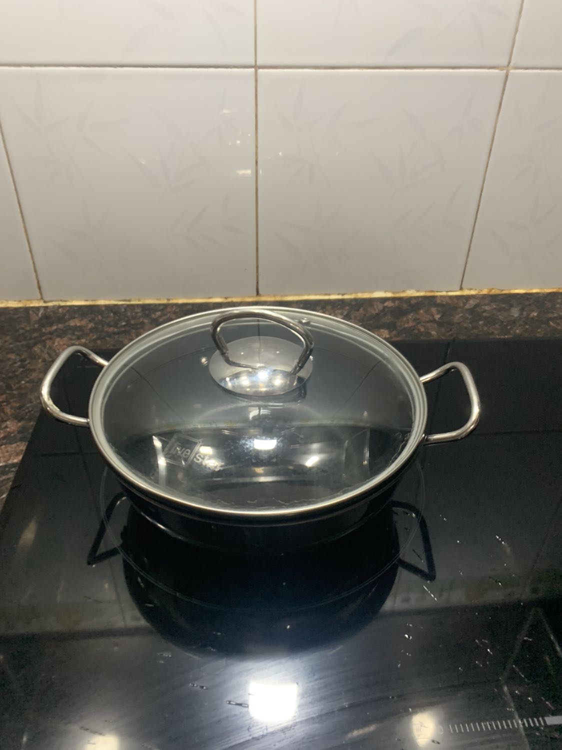 Nồi nhẹ gọn, chống dính tốt