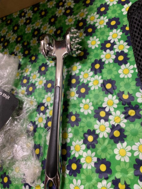 Sản phẩm được shop bao bọc cẩn thận, nguyên vẹn, cảm nhận rất tốt, búa cầm chắc tay, inox sáng bóng, đinh chắc chắn. Rất hài lòng