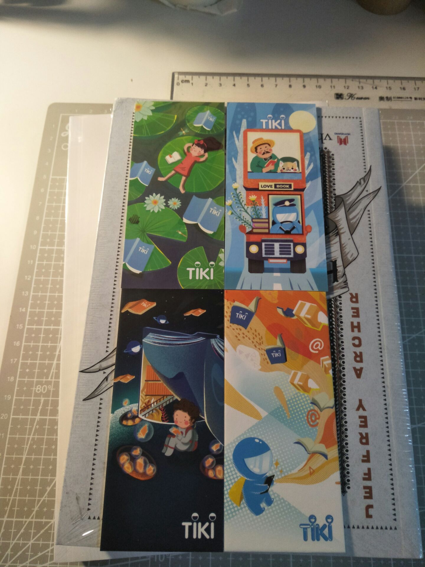 Nội dung sách thì khỏi bàn rồi nhé, lần này tiki gói hàng ưng quá nè, rất cẩn thận,  có cả bọc giảm sóc,  sách đóng gói kỹ,  không có dấu hiệu móp méo. Tuyệt Vời