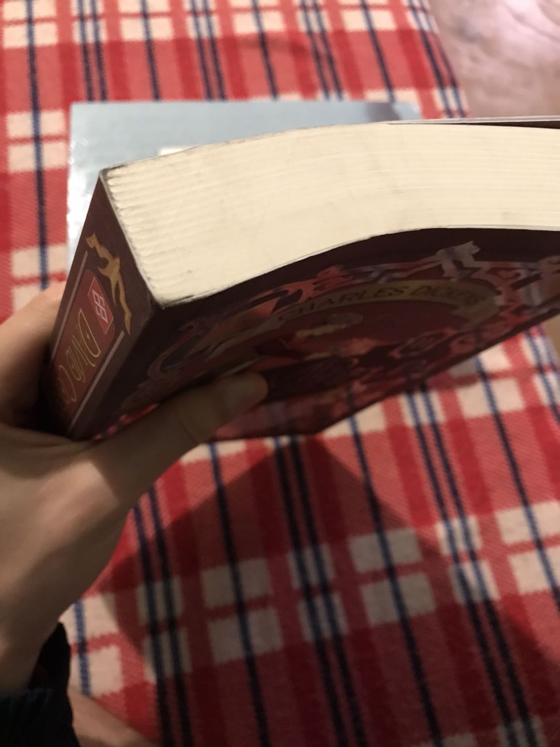 Vận chuyển tệ quá. Sách cũ nữa. Nhận sách mà chán quá.