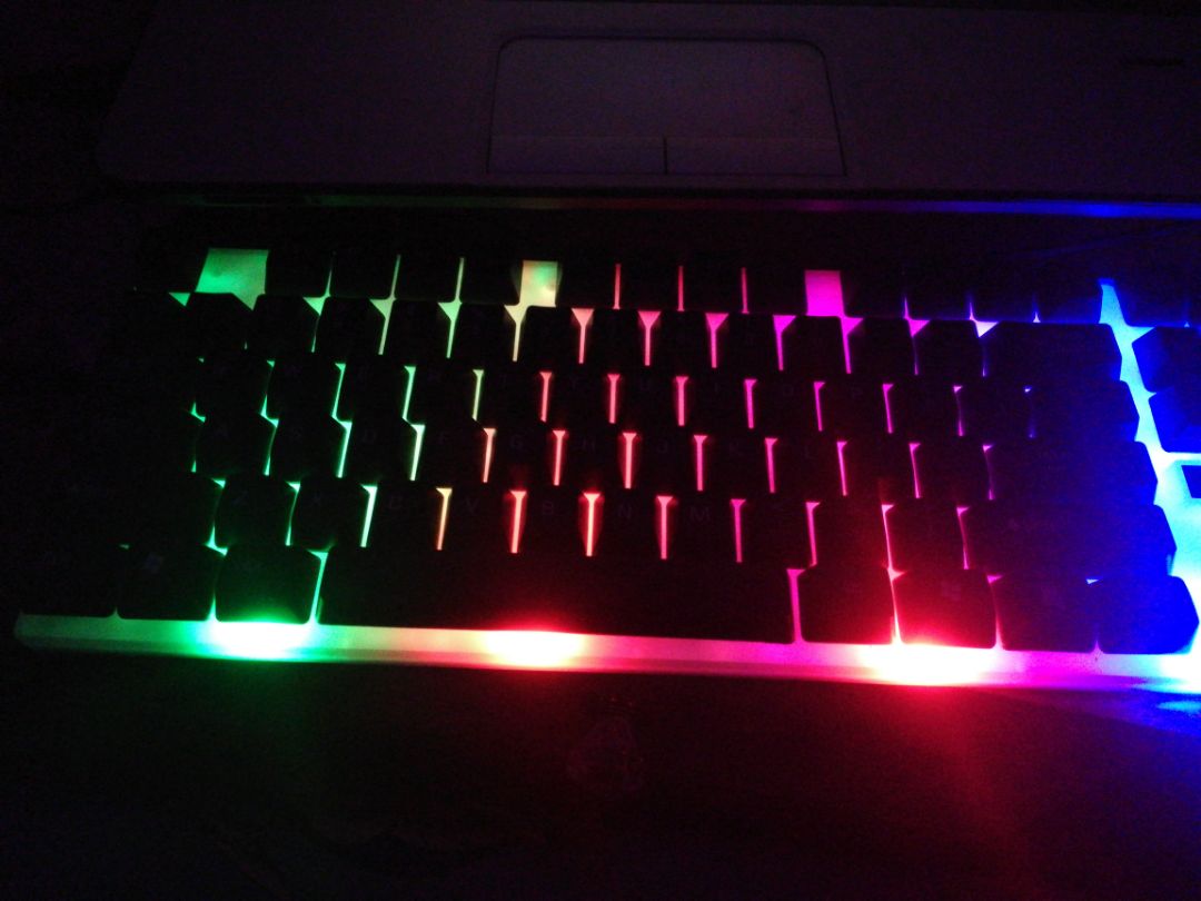 Mình mua bàn phím có đèn chủ yếu là để gõ chữ ban đêm chứ đâu phải để đẹp. Tối ko thấy đường gõ chữ. Thật không ưng ý tẹo nào cả. Cho một sao vì cái đèn led chỉ để làm cảnh. Mình mua bàn phím có đèn chủ yếu là để gõ chữ ban đêm chứ đâu phải để đẹp. Tối ko thấy đường gõ chữ. Thật không ưng ý tẹo nào cả. Cho một sao vì cái đèn led chỉ để làm cảnh.