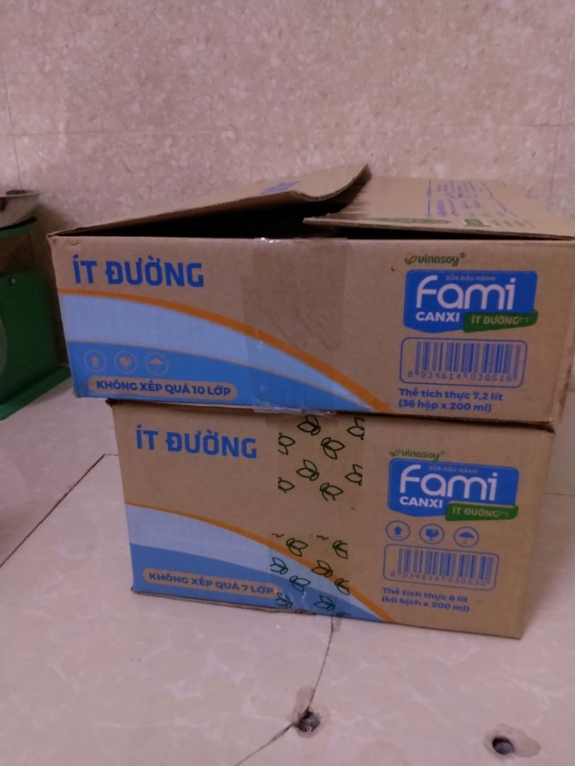 tiki gửi hàng là hai thùng sữa 
Một thùng đúng loại bịch là 40 bịch .Thùng còn lại vỏ thùng của dòng hộp 6 lốc nhưng trong lại bỏ 36 bịch.Rất tiếc khách ko quay video ngay từ đầu khi nhận để có bằng chứng , bây giờ tiki cãi bay như khách *** quỵt 4 bịch sữa.Đơn hàng đã thanh toán trước lại nặng ko nỡ để shipper hoàn về .