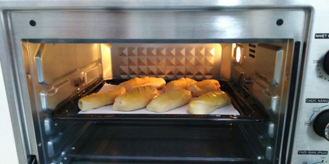 Giao hàng nhanh trong chưa đầy 24h dù mình ở hải dương .Lò đẹp ,khi mình nướng xog pizza thì lò tỏa nhiệt nhiều trên nắp thùng nướng .Mua lò này tiện ích thật,nhà mình  thi nhau đổi món