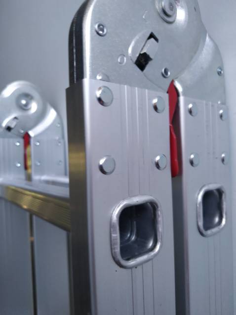 Ship mấy lần mới đến tay do hàng cồng kềnh. Thang khá chắc chắn lại được tặng thêm dây buộc đồ dù mình không chọn.