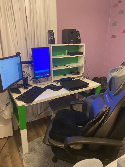 Sử dụng rất tốt, đệm massage rất êm, lực massage điểu chỉnh đươc, có nhiều chế độ massage khác nhau nên ngồi liên tục không chán. Dùng một lúc là tự ngắt được khá an toàn, không sợ chập cháy. Mặc dù máy hơi nặng với to nhưng để một chỗ như phòng làm việc hay phòng đọc sách để dùng đều rất hợp lý.