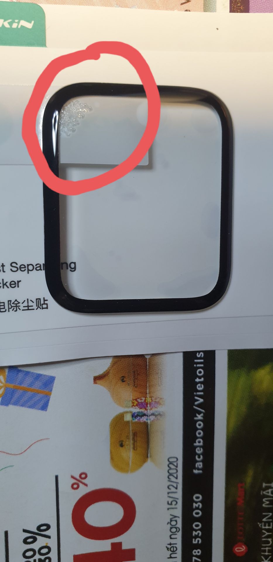 kính nhận được bị lỗi ở góc màn hình, tôi có thể liên hệ để đổi hay bảo hành như thế nào?