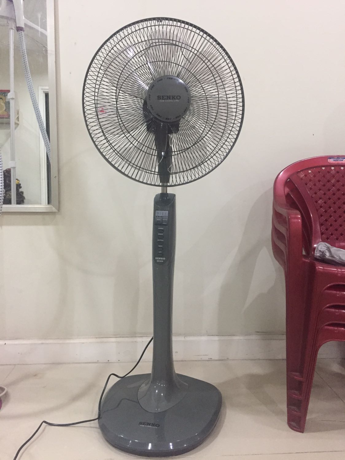 Đã mua và rất hài lòng. Đặt hàng lúc 2h trưa mà 4h đã nhận được rồi, TikiNow ko bao giờ làm mình thấy vọng. Quạt y như mô tả do tới 7 cánh nên rất là mát, quạt mạnh nhưng không gây ồn. Nói chung mình ưng sản phẩm lắm. Sẽ ủng hộ Tiki và shop nữa