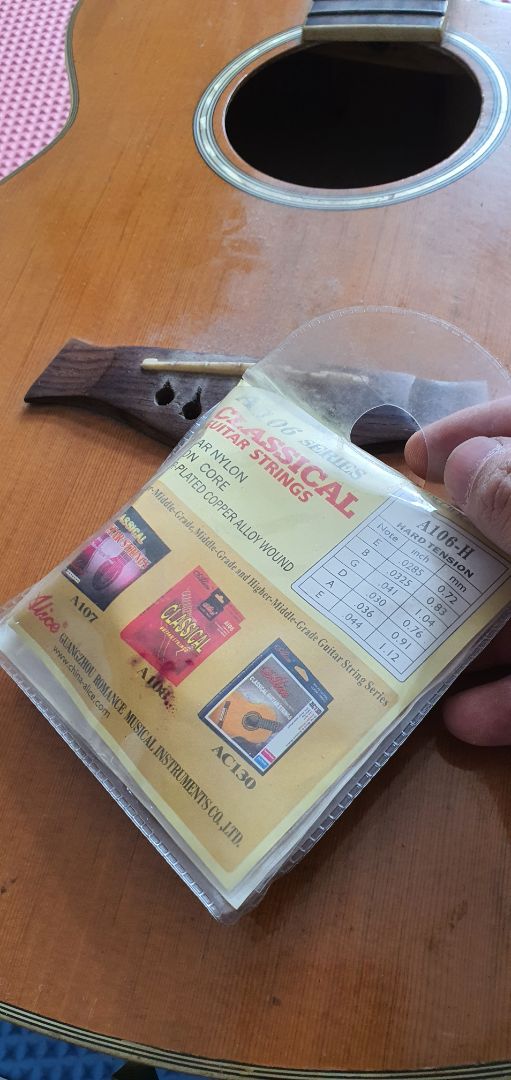 Gói cẩn thận nhưng tem nhãn đã rất cũ; tuy nhiên các túi đựng dây vẫn sạch sẽ. Hy vọng sẽ dùng tốt.
Cảm ơn shop